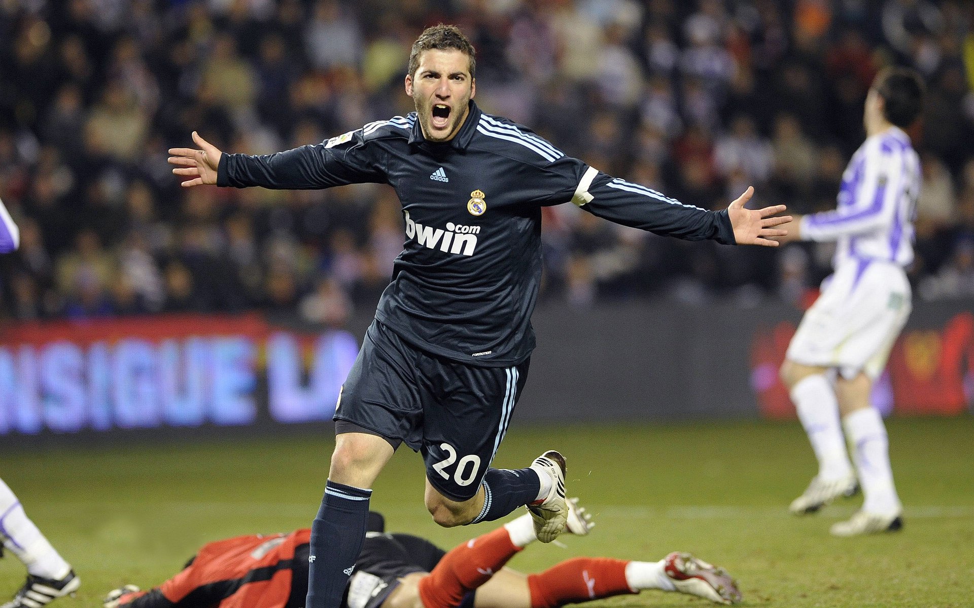 爱游戏体育网页版 -JackeyLove连续七场比赛得分超过高光表现,曼联挑战极限!